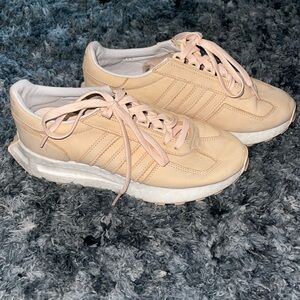 Adidas Retropy sneakers size 7.5 pink/peach color